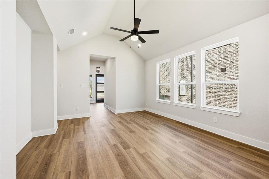 Spacious, unfurnished interior of a new home in Heritage Ranch: 40ft. lots, Sherman (Image 13). Spacious, unfurnished interior of a new home in Heritage Ranch: 40ft. lots, Sherman (Image 13).