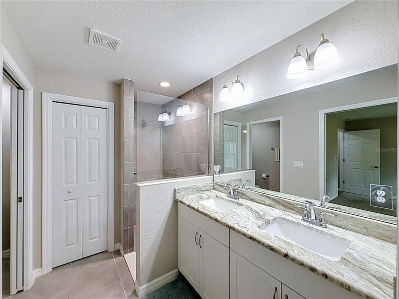 Furnished interior view inside a new home in , Dunnellon (Image 15).