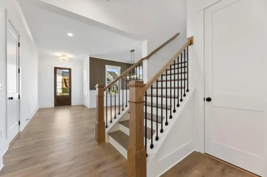 Spacious, unfurnished interior of a new home in Hillshire, Cumming (Image 18).