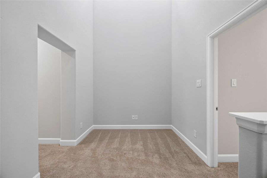 Flexible Loft Space – The upstairs loft provides an inviting area for a home office, reading nook, or playroom—tailored to your needs.