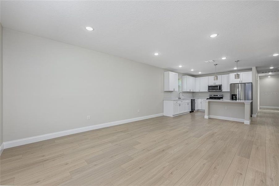 Spacious, unfurnished interior of a new home in , Deland (Image 13).