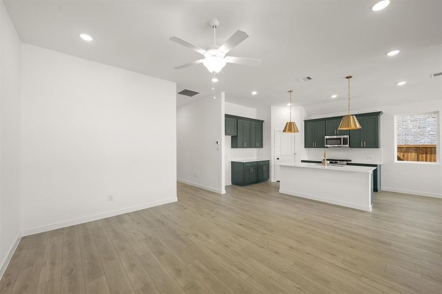 11_661 Tyronza- Living Room-2