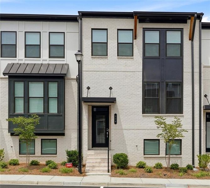 Condo located in Lawrenceville, GA showcasing its design and architecture (Image 3).