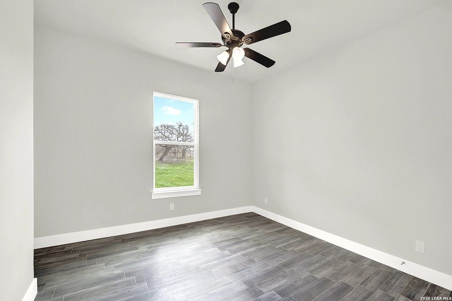 Spacious, unfurnished interior of a new home in , La Vernia (Image 38).