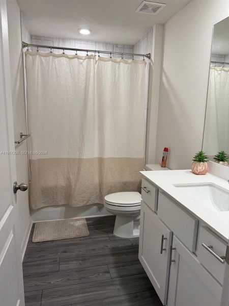 Furnished interior view inside a new home in , Port St. Lucie (Image 7).