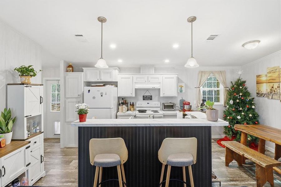 Furnished interior view inside a new home in , Dunnellon (Image 7).