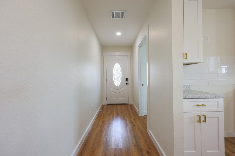 Spacious, unfurnished interior of a new home in , Cleveland (Image 17).