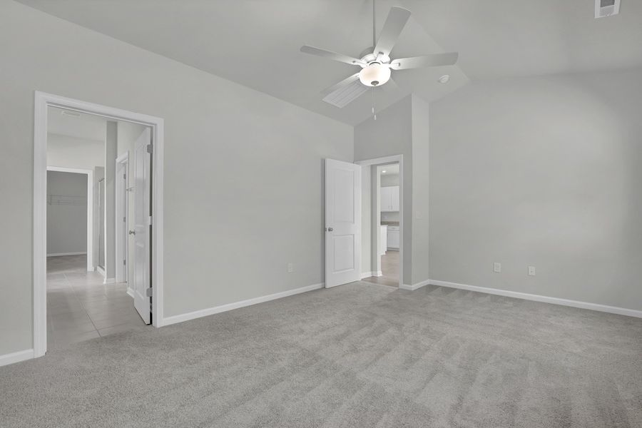 Spacious, unfurnished interior of a new home in River Tide Farms, Bolivia (Image 17).