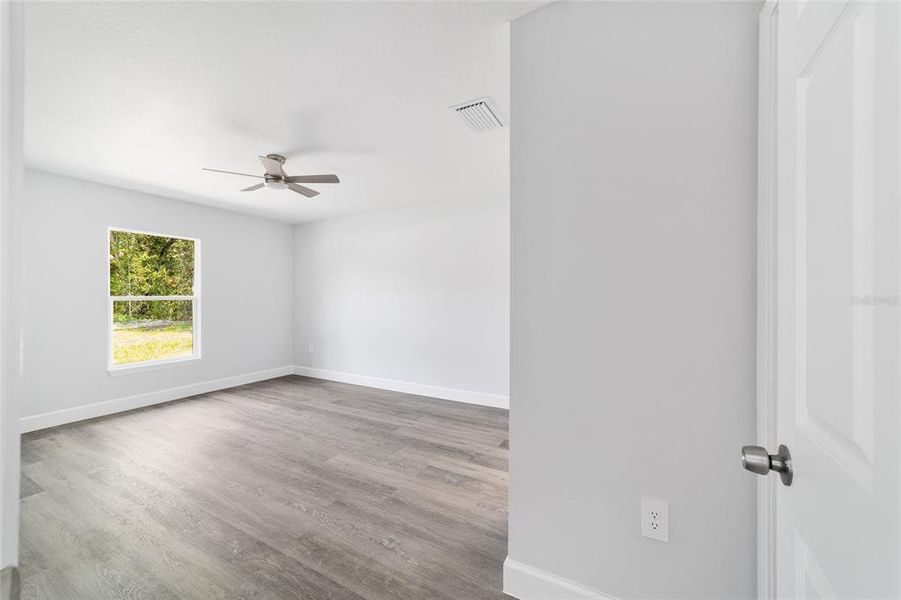 Spacious, unfurnished interior of a new home in , Dunnellon (Image 30).