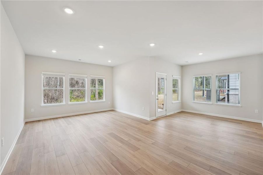 Spacious, unfurnished interior of a new home in Westmont Preserve, Powder Springs (Image 45).