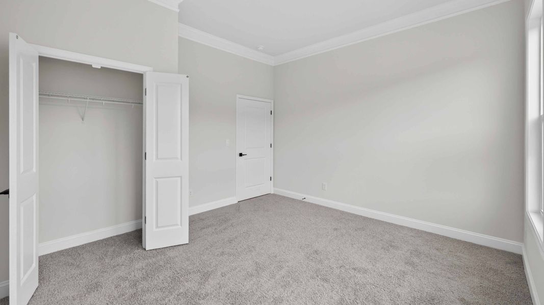 Spacious, unfurnished interior of a new home in Sylvan Creek, Denver (Image 19).
