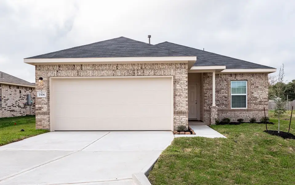 Front exterior of a new home in Bay Creek, Baytown, TX, highlighting curb appeal (Image 2).