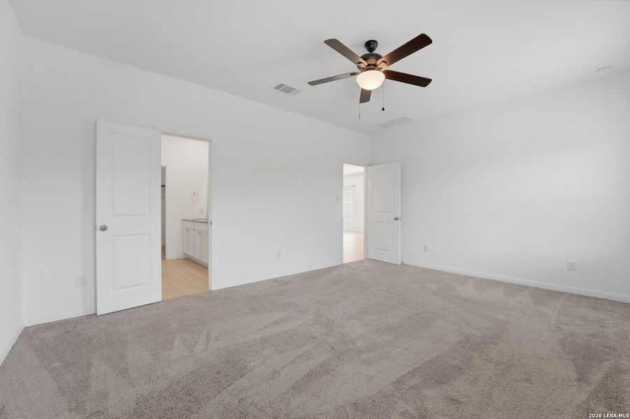 Spacious, unfurnished interior of a new home in Guadalupe Heights, Seguin (Image 28).