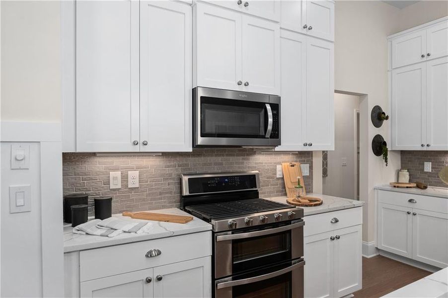 Furnished interior view inside a new home in , Gainesville (Image 16).