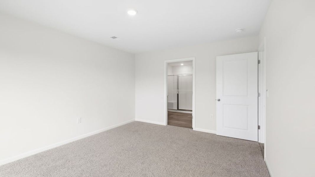 Spacious, unfurnished interior of a new home in Lakestone, Woodruff (Image 33).
