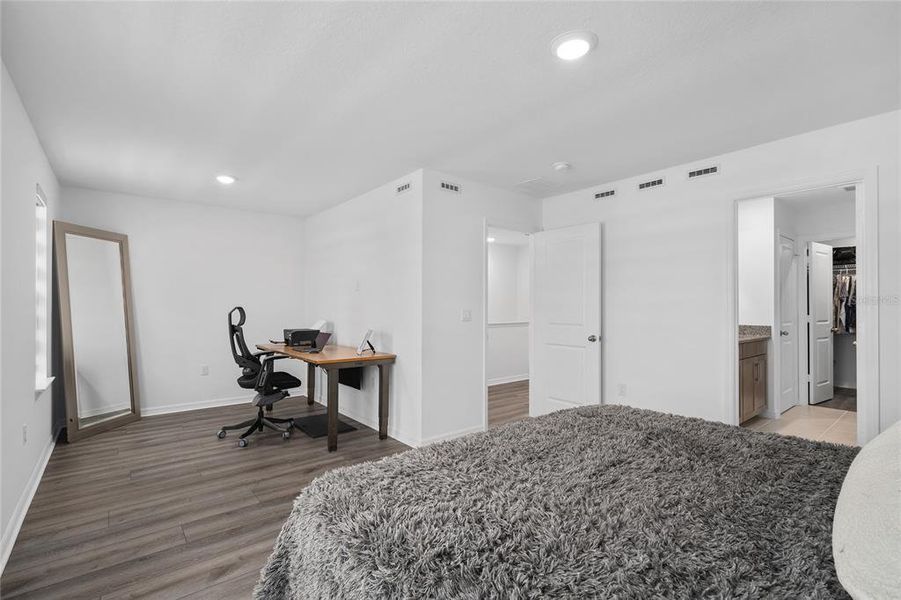 Furnished interior view inside a new home in Aulin Square, Oviedo (Image 12).