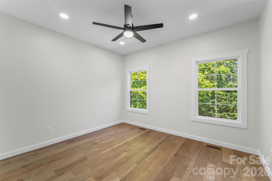 Spacious, unfurnished interior of a new home in , Marion (Image 21).