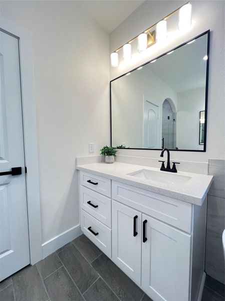 Furnished interior view inside a new home in , Rosharon (Image 9).