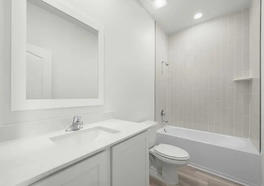 Tile detail in the secondary bathroom