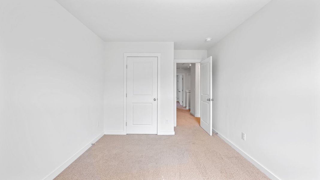 Spacious, unfurnished interior of a new home in The Cove at Thrasher Landing, Hixson (Image 19).