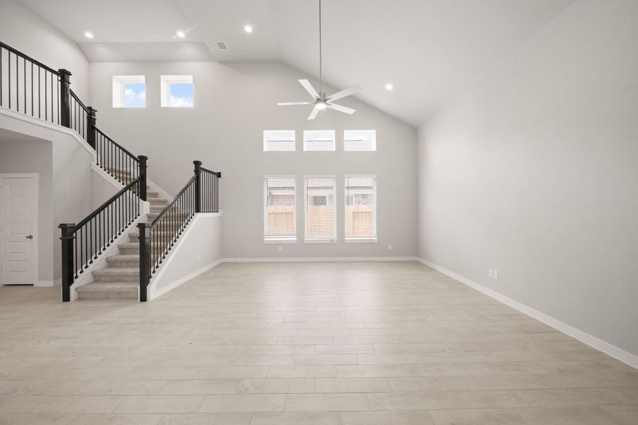 Spacious, unfurnished interior of a new home in Morton Creek Ranch, Katy (Image 7).