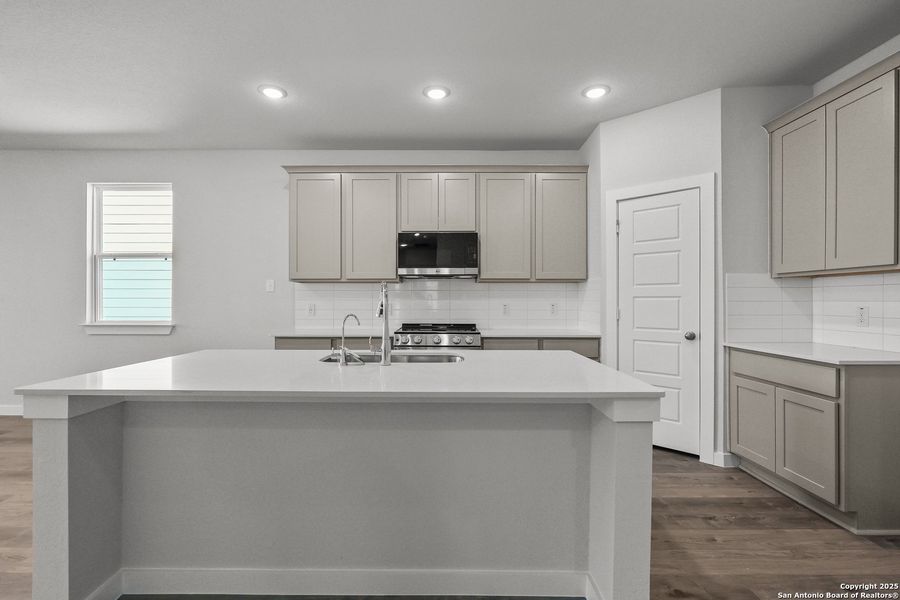 Furnished interior view inside a new home in Cinco Lakes, San Antonio (Image 14).