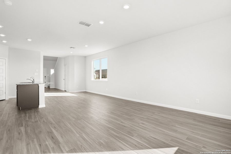Spacious, unfurnished interior of a new home in Applewhite Meadows, San Antonio (Image 17).