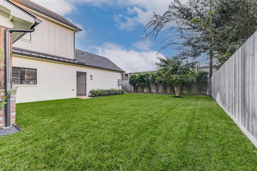 Front exterior of a new home in , Houston, TX, highlighting curb appeal (Image 2). Front exterior of a new home in , Houston, TX, highlighting curb appeal (Image 2).
