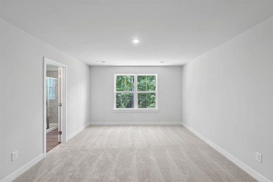 Spacious, unfurnished interior of a new home in Crescent Cove, Summerville (Image 13).