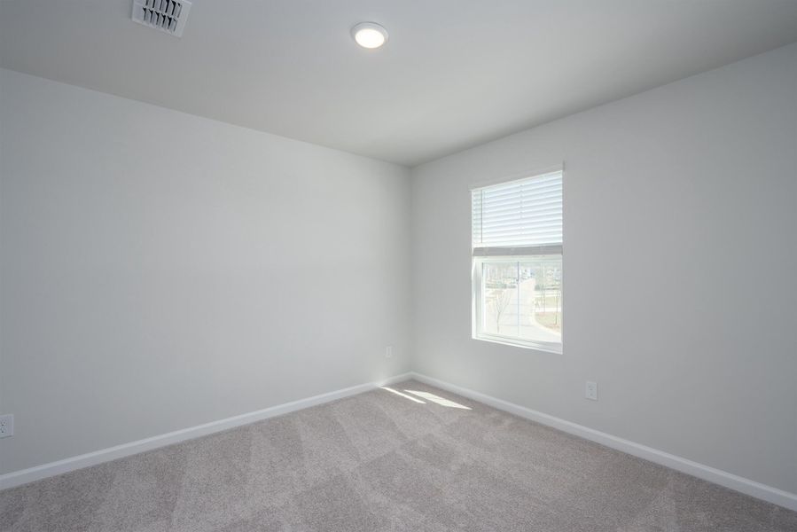 Spacious, unfurnished interior of a new home in Bradford Pointe, Summerville (Image 9).