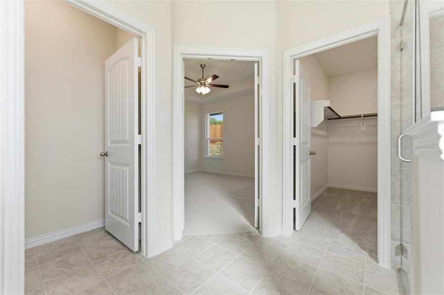 Spacious, unfurnished interior of a new home in Waterford Park, Weatherford (Image 16).