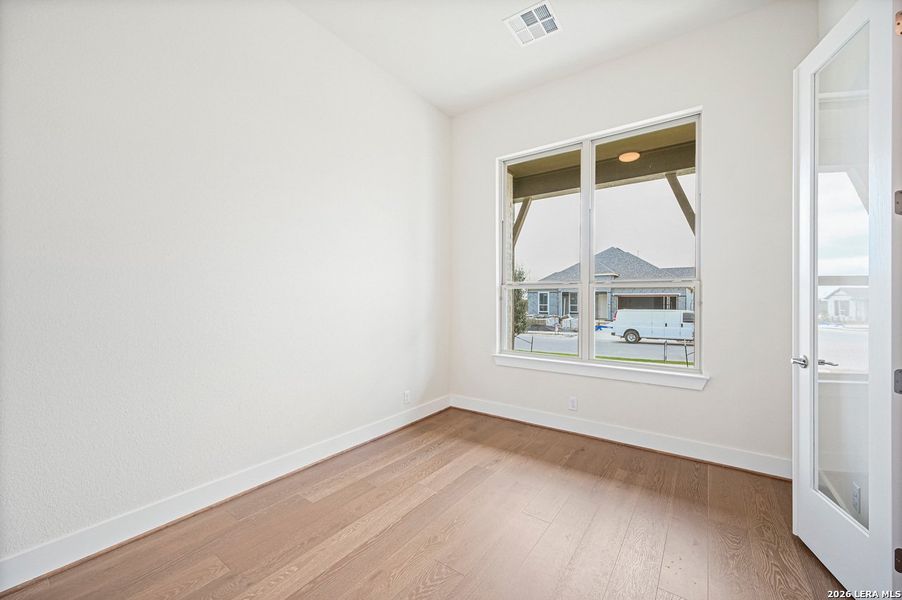 Spacious, unfurnished interior of a new home in Mont Blanc, Schertz (Image 14).
