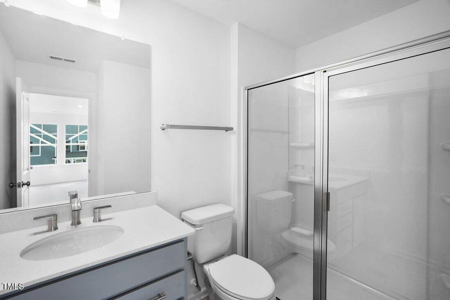 silverstone-bedford-lot-372-bathroom