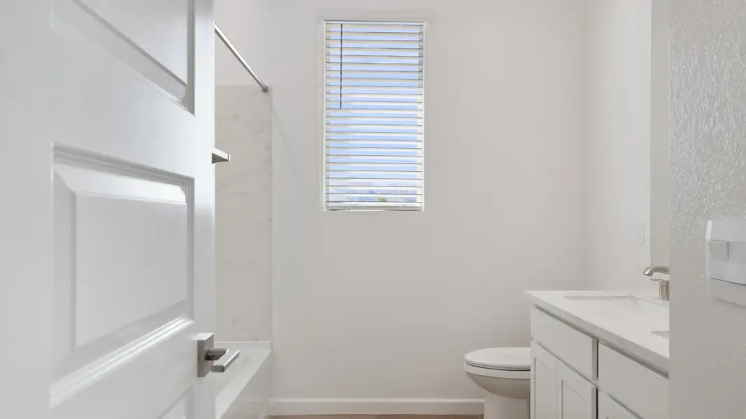 Representative furnished interior of a home built from the Apache by D.R. Horton in Zanjero Pass, Glendale (Image 10).