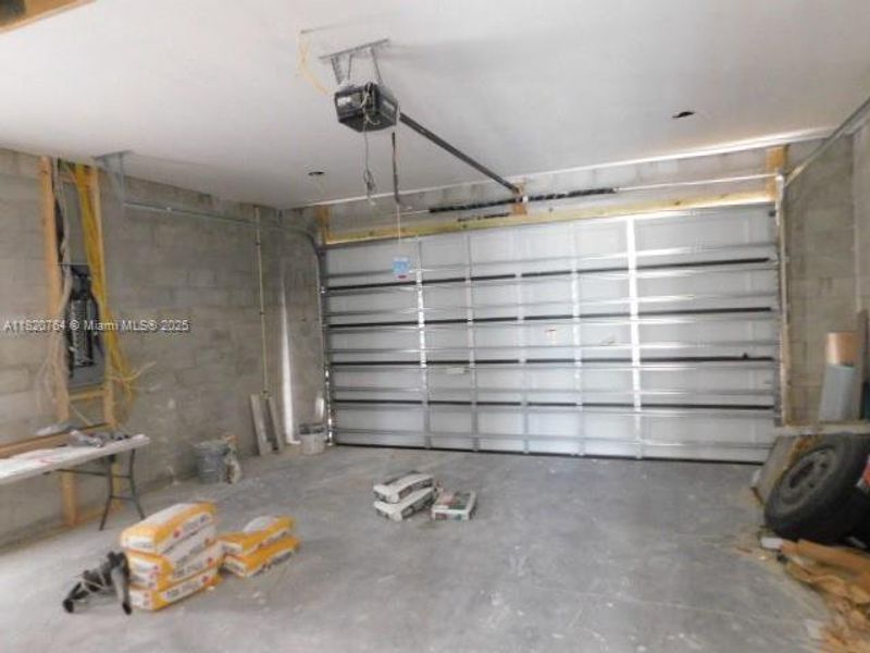 Spacious, unfurnished interior of a new home in , Clewiston (Image 4).