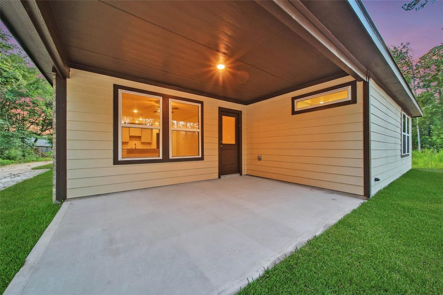 Exterior details and patio area of a home in , New Caney (Image 3).