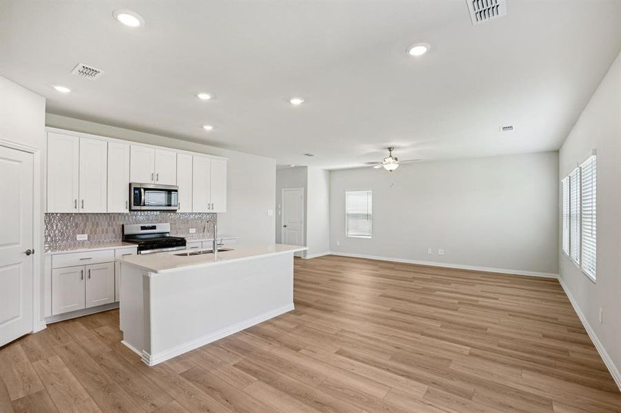 Photo is not of the actual home, but is an inspirational photo of builder’s model home and may depict options, furnishings, and/or decorator features that are not included. Photo is not of the actual home, but is an inspirational photo of builder’s model home and may depict options, furnishings, and/or decorator features that are not included.