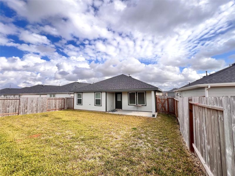 Exterior details and patio area of a home in Tamarron, Fulshear (Image 17).