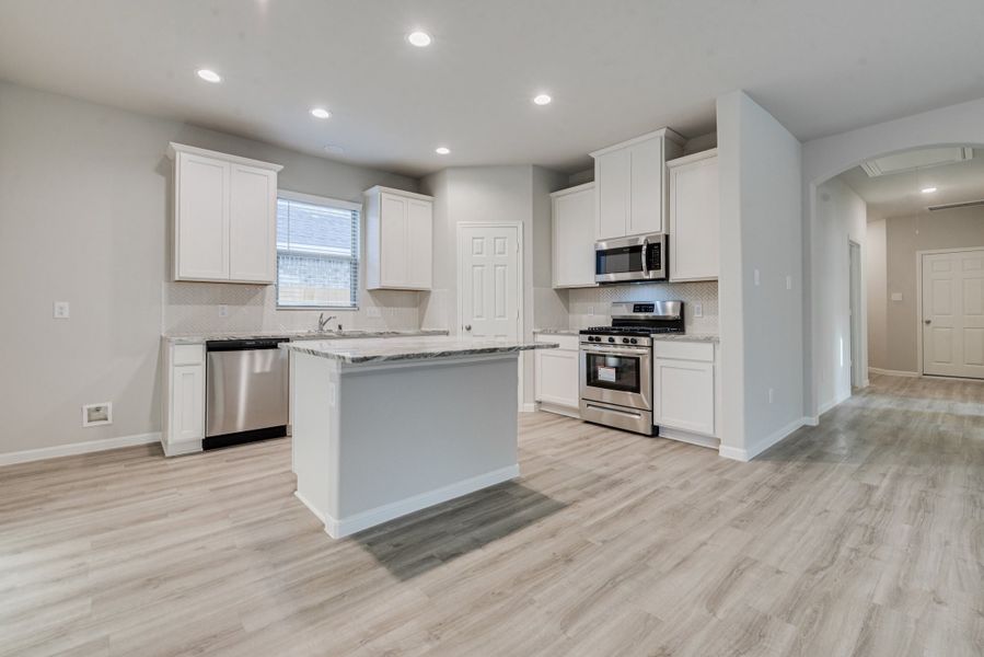 Representative furnished interior of a home built from the Floor Plan 1784 by Colina Homes in River Ranch, Dayton (Image 9).