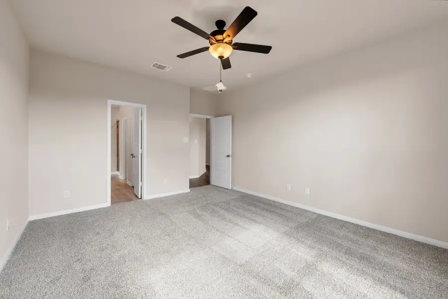 Spacious, unfurnished interior of a new home in Rancho San Gabriel, Georgetown (Image 10).