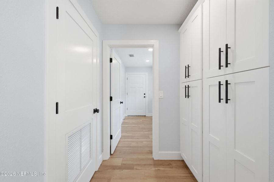 Spacious, unfurnished interior of a new home in , Palatka (Image 9).