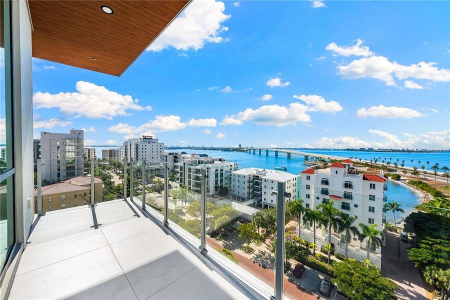 Condo located in Sarasota, FL showcasing its design and architecture (Image 28).
