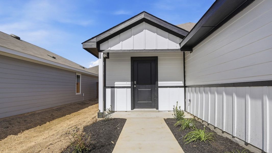 Representative exterior photo of a completed home built from the Estero by D.R. Horton in Hickory Grove, Krum, TX (Image 20).