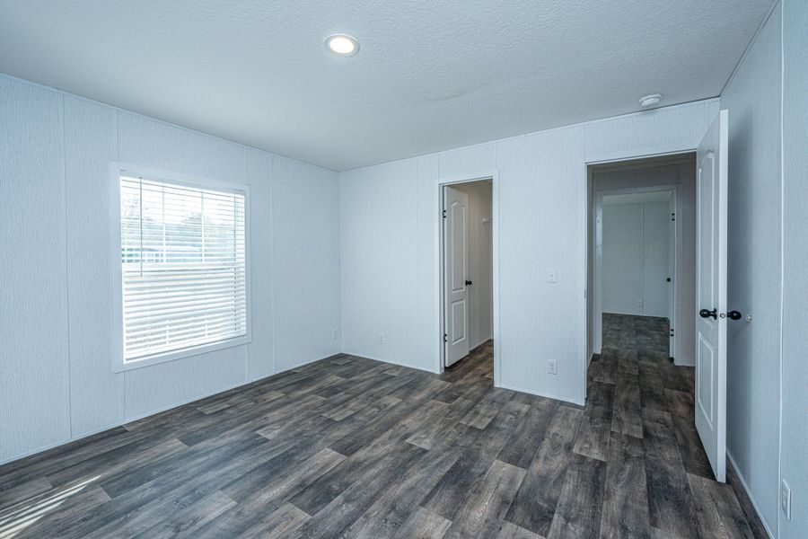 Spacious, unfurnished interior of a new home in , Pinopolis (Image 28).