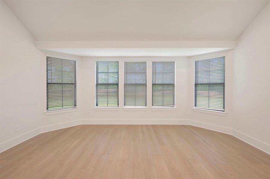 Spacious, unfurnished interior of a new home in Lone Star Landing, Montgomery (Image 38).