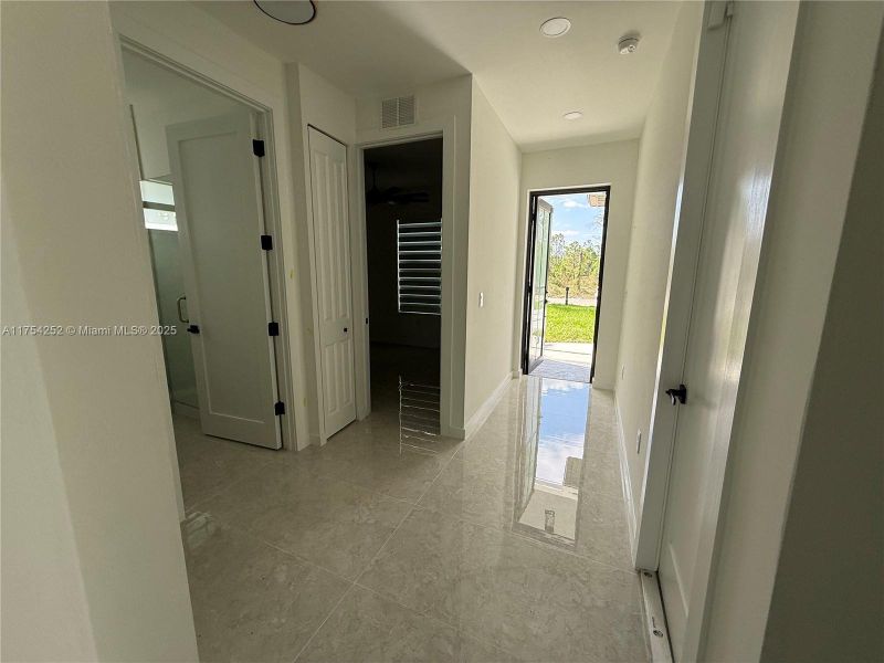 Spacious, unfurnished interior of a new home in , Punta Gorda (Image 17).