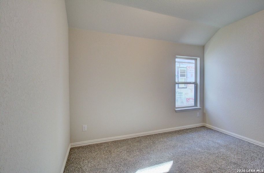 Spacious, unfurnished interior of a new home in Sunflower Ridge, New Braunfels (Image 16).