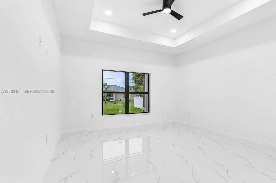 Spacious, unfurnished interior of a new home in , Cape Coral (Image 19).