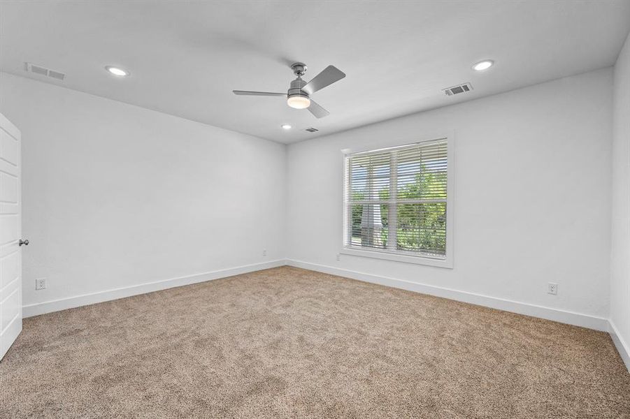Spacious, unfurnished interior of a new home in Heritage Towne, Midlothian (Image 17).