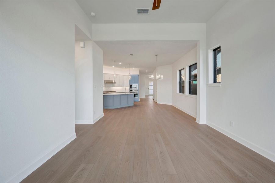 Spacious, unfurnished interior of a new home in Sienna - Grove Collection, Missouri City (Image 22).